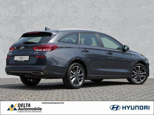 Gebraucht Hyundai i30 Trend 120 PS (88 kW) 2023 Dark knight Kombi