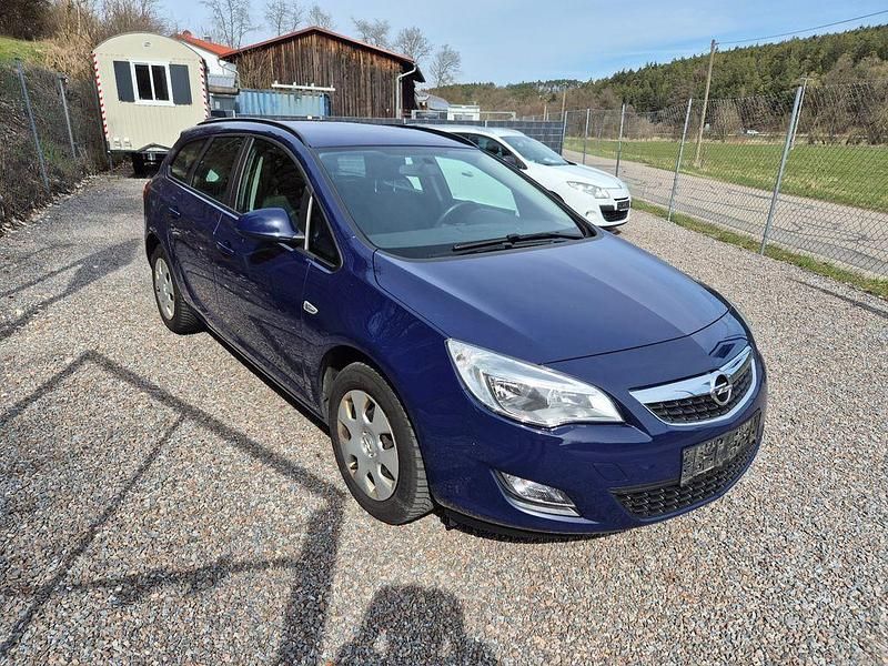 Gebraucht Opel Astra 101 PS (74 kW) 2012 Blau Limousine