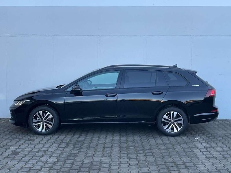 Neu VW Golf VIII 116 PS (85 kW) 2025 Grenadillschwarz metallic Kombi