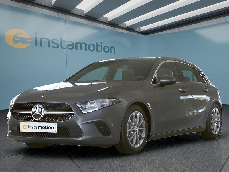 Grau Gebraucht 2020 Mercedes A200 Limousine | 23.499 € (Fairer Preis) - Bild 1/4