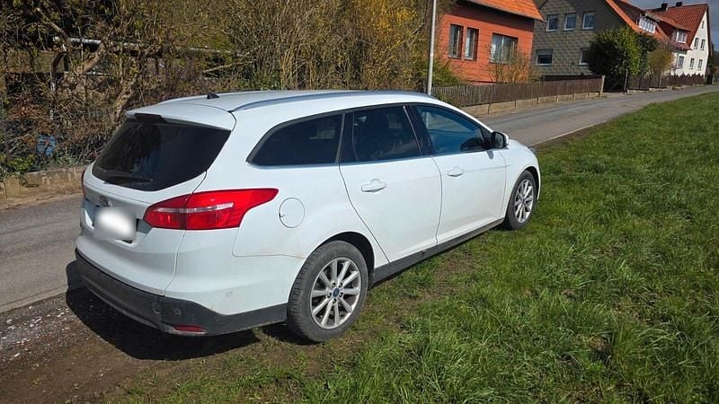 Gebraucht Ford Focus Titanium 120 PS (88 kW) 2016 Weiß Kombi