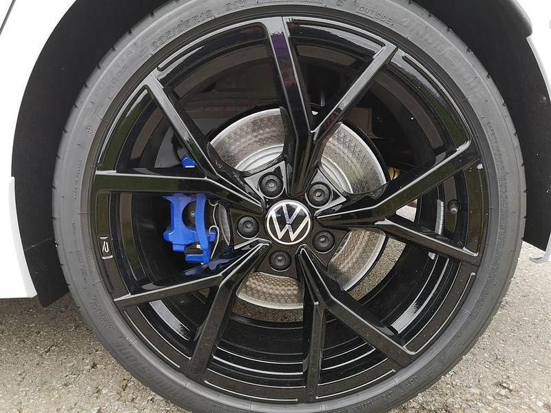 Gebraucht VW Golf VIII R 333 PS (244 kW) 2024 Pure white Limousine