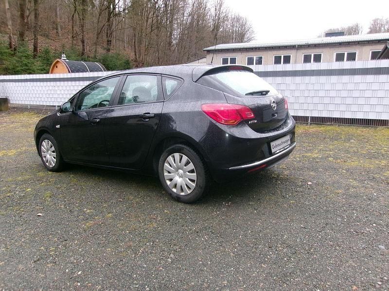 Gebraucht Opel Astra Edition 116 PS (85 kW) 2014 Schwarz Limousine