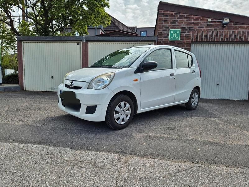 Gebraucht Daihatsu Cuore 51 PS (37 kW) 2011 Weiß Kleinwagen