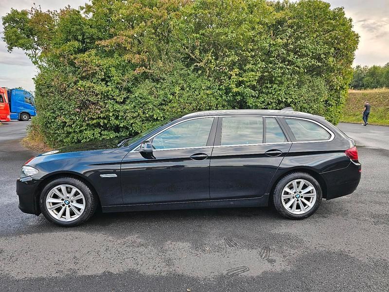 Schwarz Gebraucht 2015 BMW 518 Kombi | 7.200 € (Superpreis) - Bild 1/4