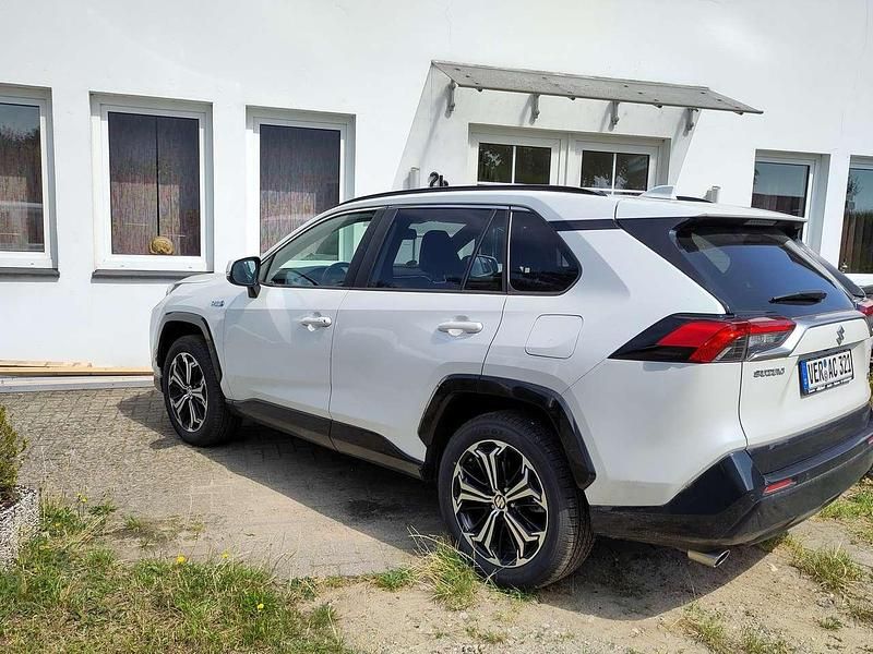 Second-hand Suzuki Across Comfort+ 185 CP (136 kW) 2023 Alb SUV