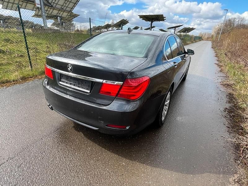 Gebraucht BMW 730 245 PS (180 kW) 2009 Grau Limousine