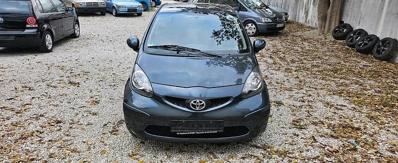 Grau Gebraucht 2007 Toyota Aygo Kleinwagen | 1.150 € (Superpreis) - Bild 1/4