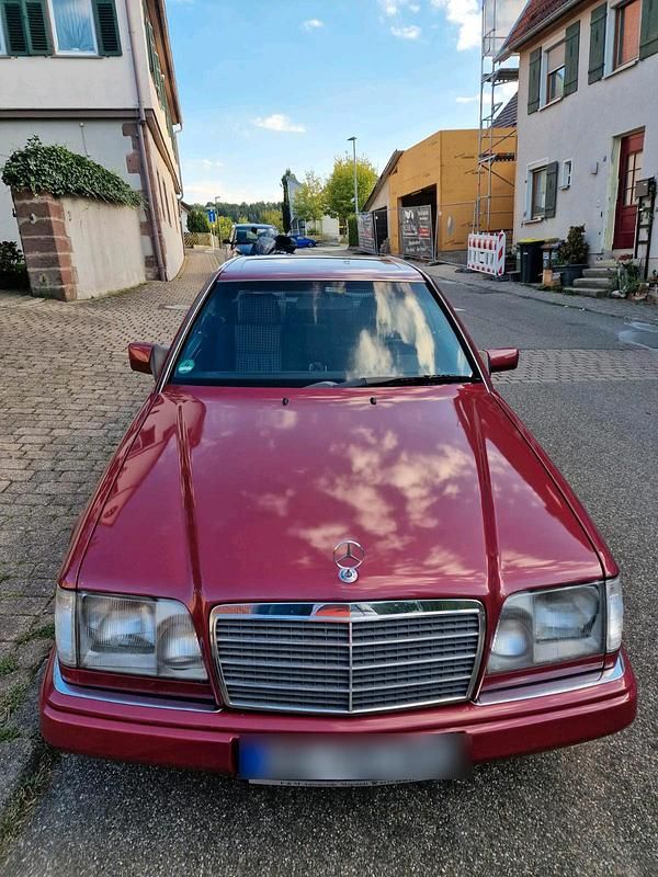 Rot Gebraucht 1994 Mercedes E220 Coupé | 8.999 € - Bild 1/4
