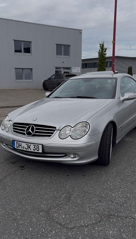 Silber Gebraucht 2003 Mercedes CLK200 Avantgarde Coupé | 7.500 € (Etwas zu teuer) - Bild 1/4