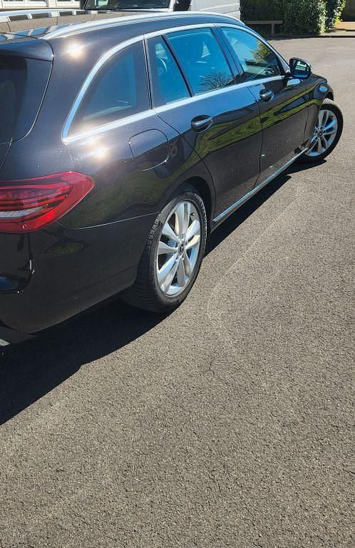 Gebraucht Mercedes C180 Avantgarde 156 PS (114 kW) 2018 Schwarz Limousine