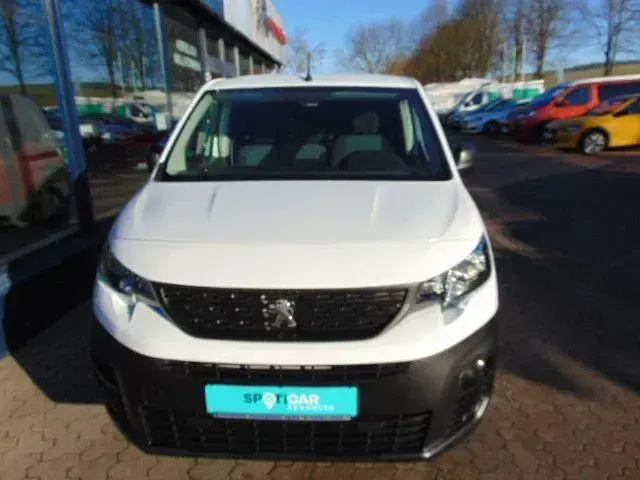 Gebraucht Peugeot Partner Premium 102 PS (75 kW) 2019 Weiß Van / Kleinbus