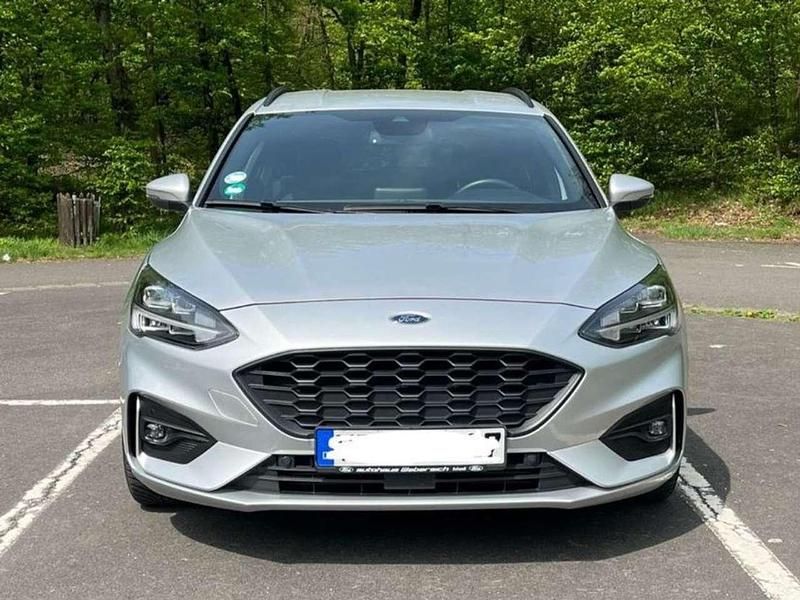 Silber Gebraucht 2020 Ford Focus ST-Line Kombi | 17.499 € (Guter Preis) - Bild 1/4