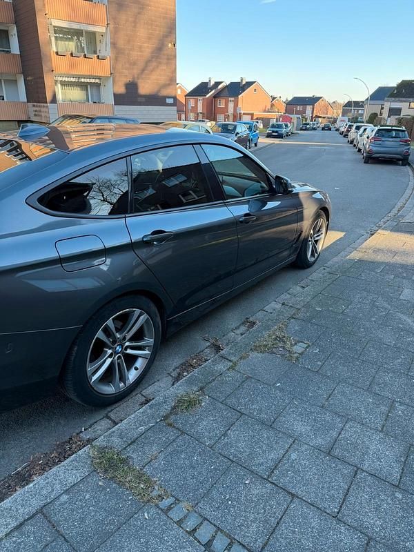 Gebraucht BMW 320 Gran Turismo 184 PS (135 kW) 2016 Grau Limousine