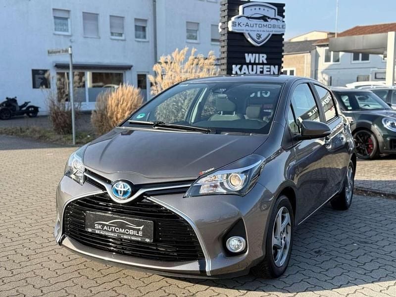 Gebraucht Toyota Yaris Hybrid Edition-S 75 PS (55 kW) 2017 Grau Kleinwagen