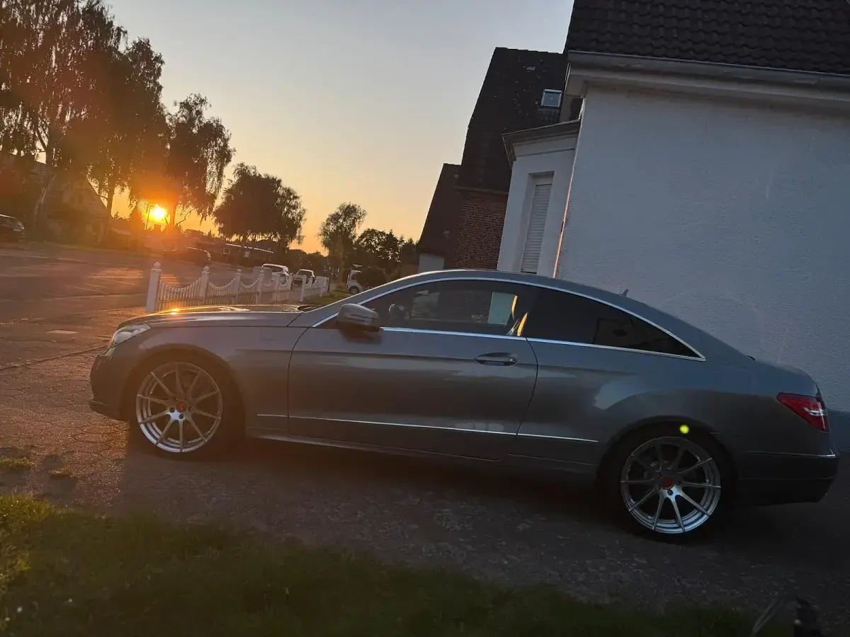 Gebraucht Mercedes E500 387 PS (284 kW) 2010 Grau Coupé