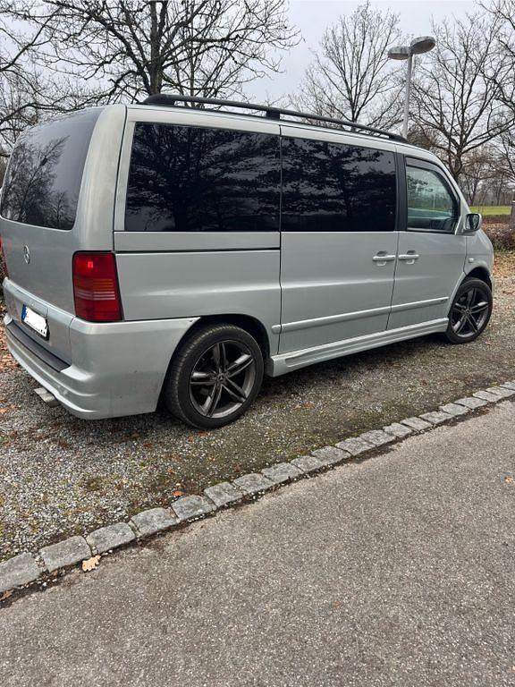 Grau Gebraucht 2001 Mercedes V220 Van / Kleinbus | 5.200 € (Fairer Preis) - Bild 1/4