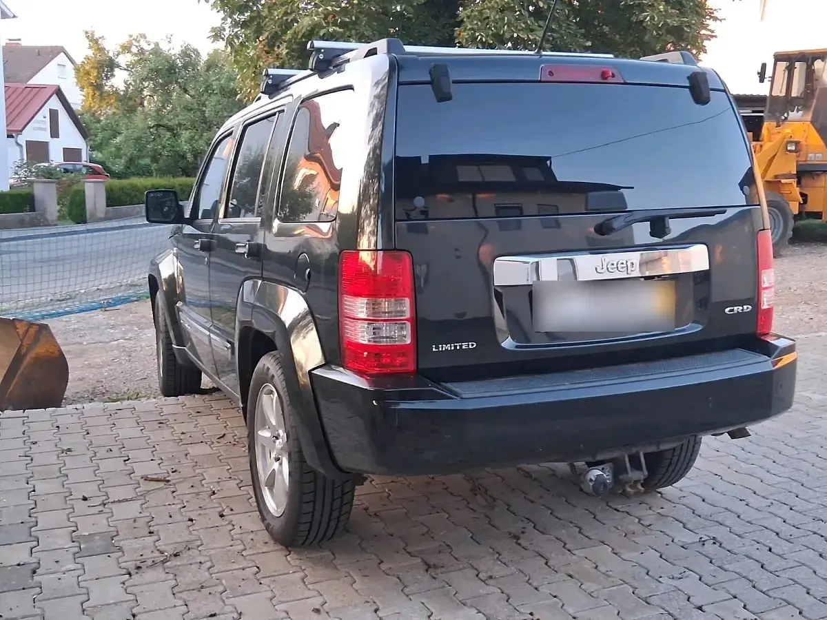 Gebraucht Jeep Cherokee 177 PS (130 kW) 2009 Schwarz SUV