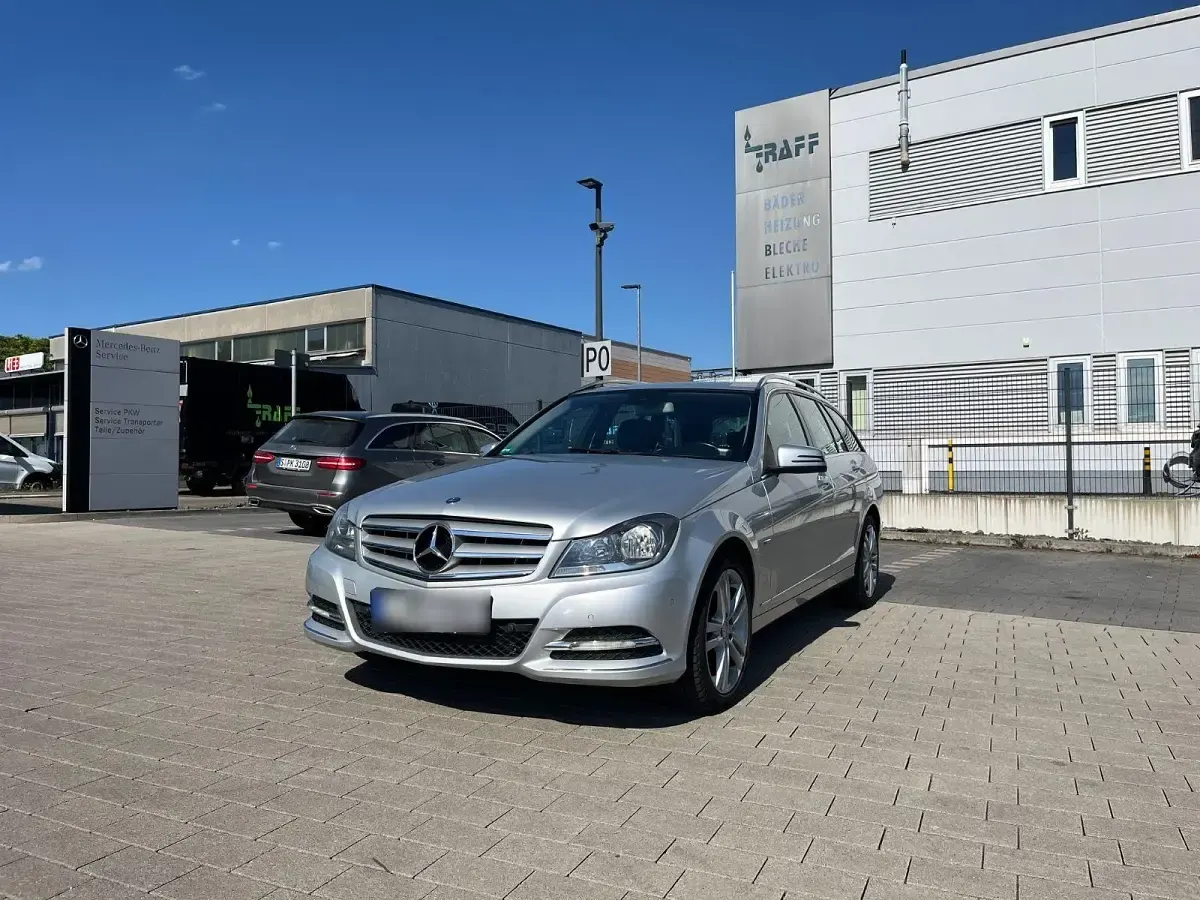 Gebraucht Mercedes C200 Avantgarde 136 PS (100 kW) 2011 Silber Limousine