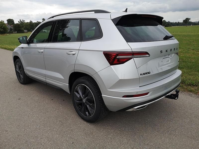 Neu Skoda Karoq SportLine 150 PS (110 kW) 2025 Reflexsilber metallic SUV