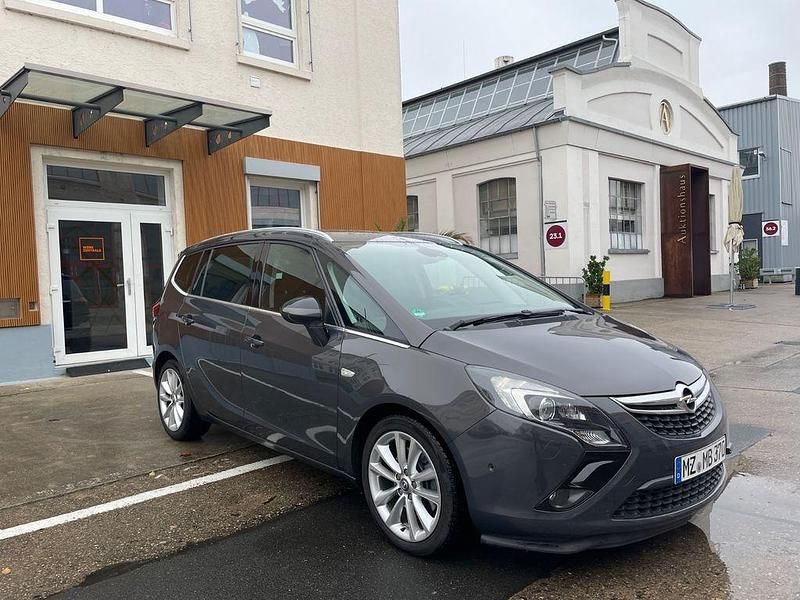 Braun Gebraucht 2013 Opel Zafira Tourer Van / Kleinbus | 11.900 € (Teuer) - Bild 1/4