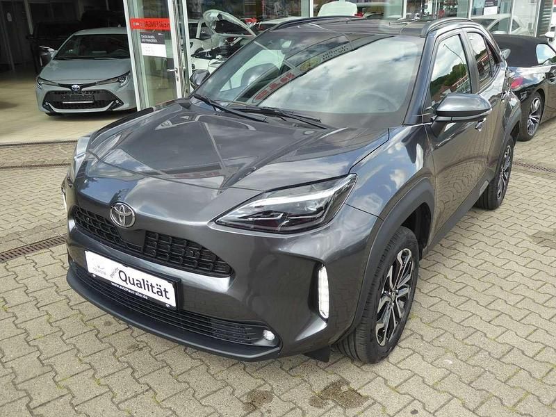Marlingrau Neu 2025 Toyota Yaris Cross SUV | 33.490 € (Teuer) - Bild 1/4