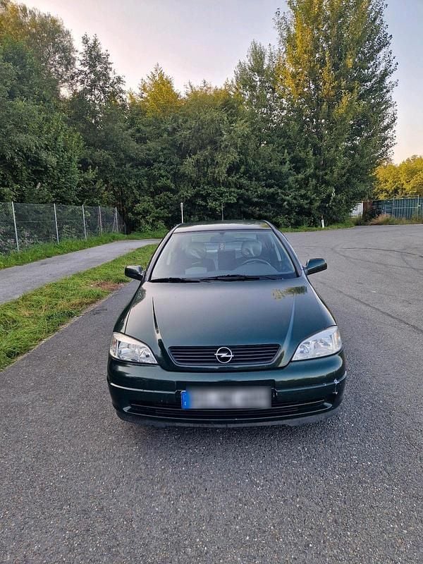 Grün Gebraucht 1999 Opel Astra Limousine | 2.700 € (Etwas zu teuer) - Bild 1/4