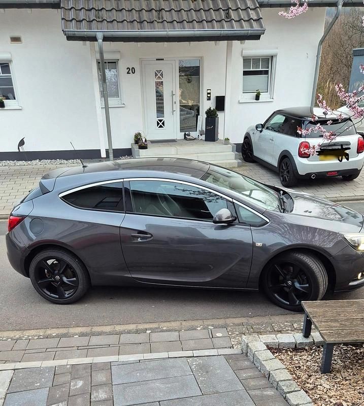 Gebraucht Opel Astra GTC Innovation 140 PS (102 kW) 2011 Grau Coupé