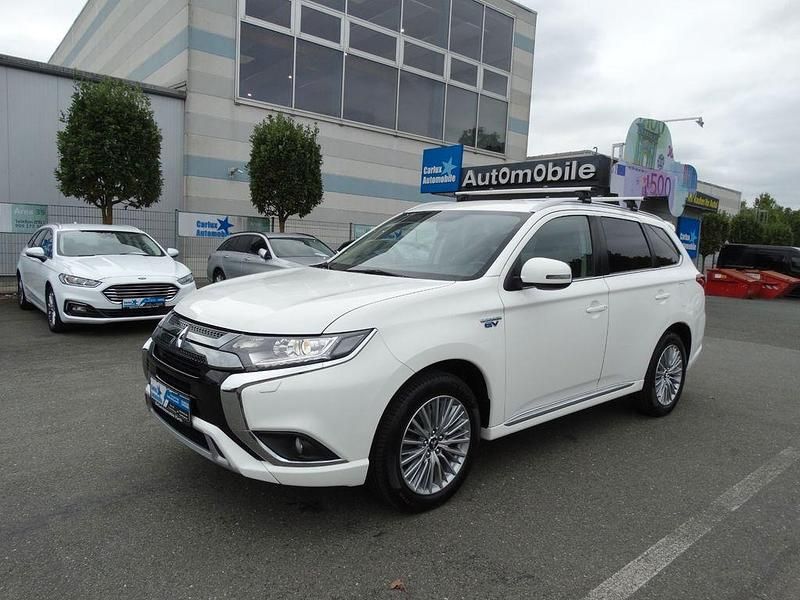 Weiß Gebraucht 2020 Mitsubishi Outlander P-HEV SUV | 19.380 € (Fairer Preis) - Bild 1/4