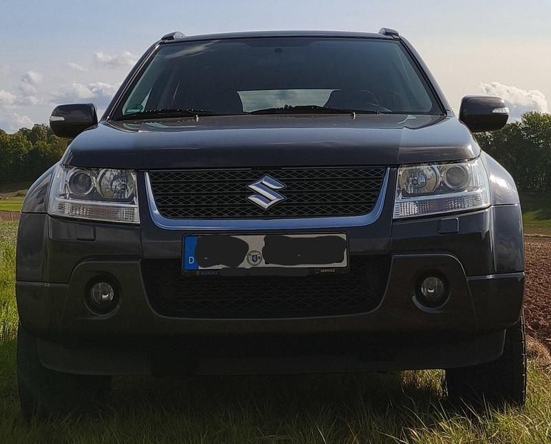Grau Gebraucht 2012 Suzuki Grand Vitara Comfort SUV | 8.900 € (Teuer) - Bild 1/4