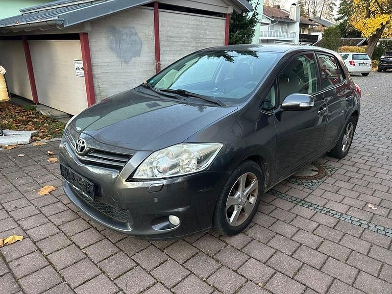 Grau Gebraucht 2010 Toyota Auris Limousine | 4.499 € (Superpreis) - Bild 1/4