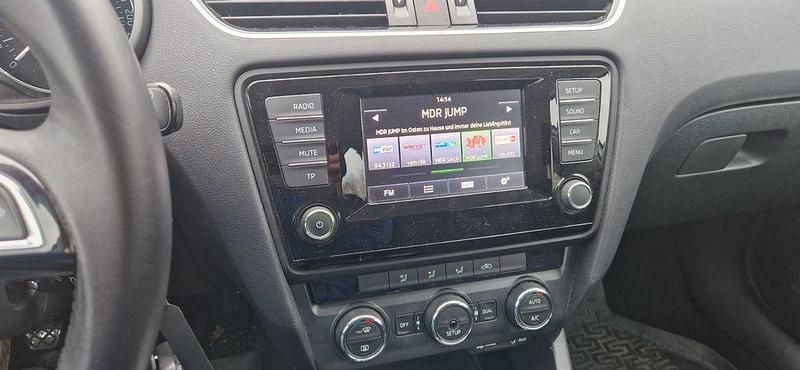 Gebraucht Skoda Octavia Ambition 140 PS (102 kW) 2014 Silber Kombi