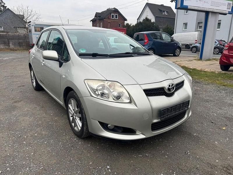 Silber Gebraucht 2009 Toyota Auris Team Limousine | 3.490 € (Superpreis) - Bild 1/3
