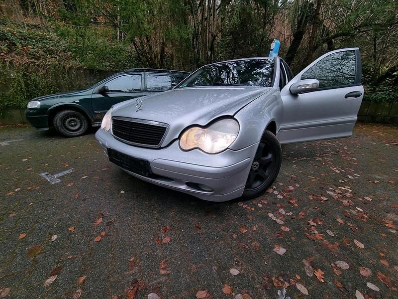 Grau Gebraucht 2001 Mercedes C200 Limousine | 2.300 € - Bild 1/4