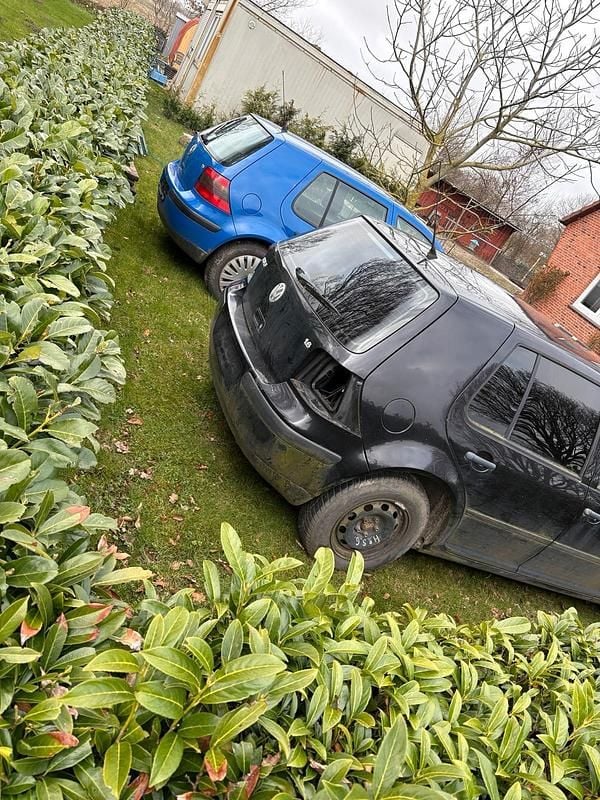 Second-hand VW Golf IV 105 CP (77 kW) 2003 Albastru Hatchback