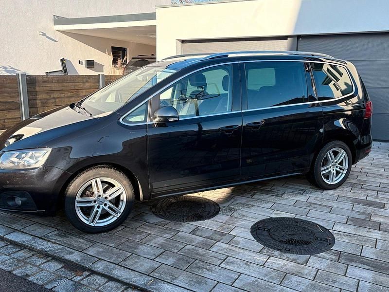 Schwarz Gebraucht 2016 Seat Alhambra FR-Line Van / Kleinbus | 21.500 € (Fairer Preis) - Bild 1/4