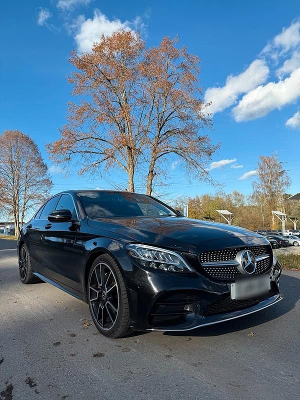 Schwarz Gebraucht 2019 Mercedes C220 AMG line Limousine | 17.500 € - Bild 1/4
