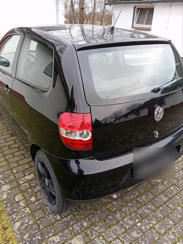 Gebraucht VW Fox 54 PS (39 kW) 2009 Schwarz Kleinwagen