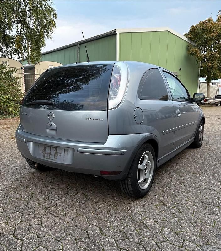 Grau Gebraucht 2006 Opel Corsa Kleinwagen | 349 € (Superpreis) - Bild 1/4