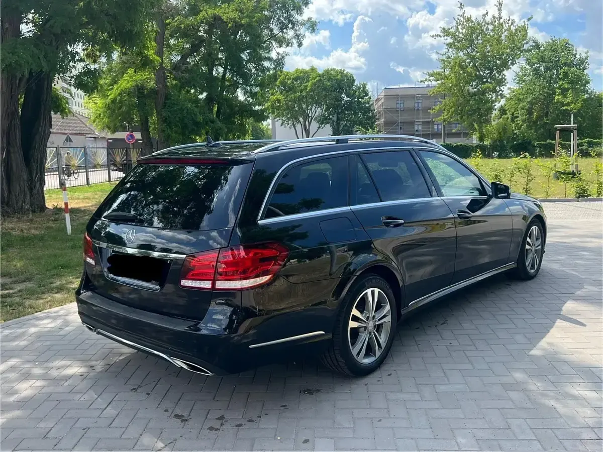 Gebraucht Mercedes E220 170 PS (125 kW) 2015 Schwarz Kombi