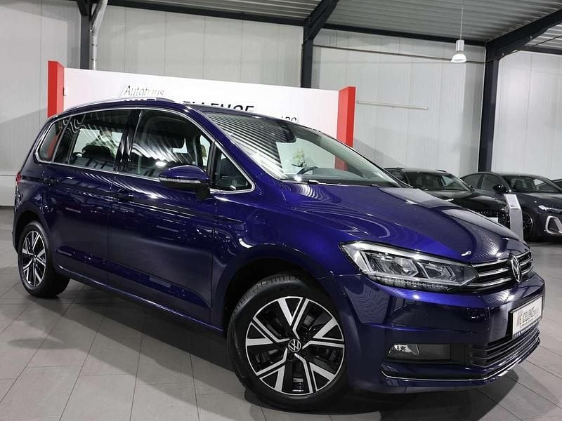 Gebraucht VW Touran Highline 150 PS (110 kW) 2023 Blau Van / Kleinbus