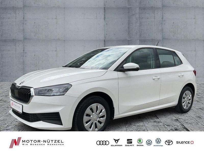 Candyweiss Gebraucht 2022 Skoda Fabia Active Kleinwagen | 14.430 € (Fairer Preis) - Bild 1/4