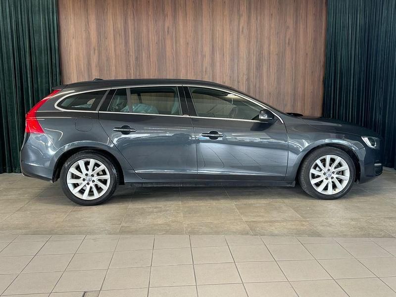 Gebraucht Volvo V60 181 PS (133 kW) 2015 Grau Kombi