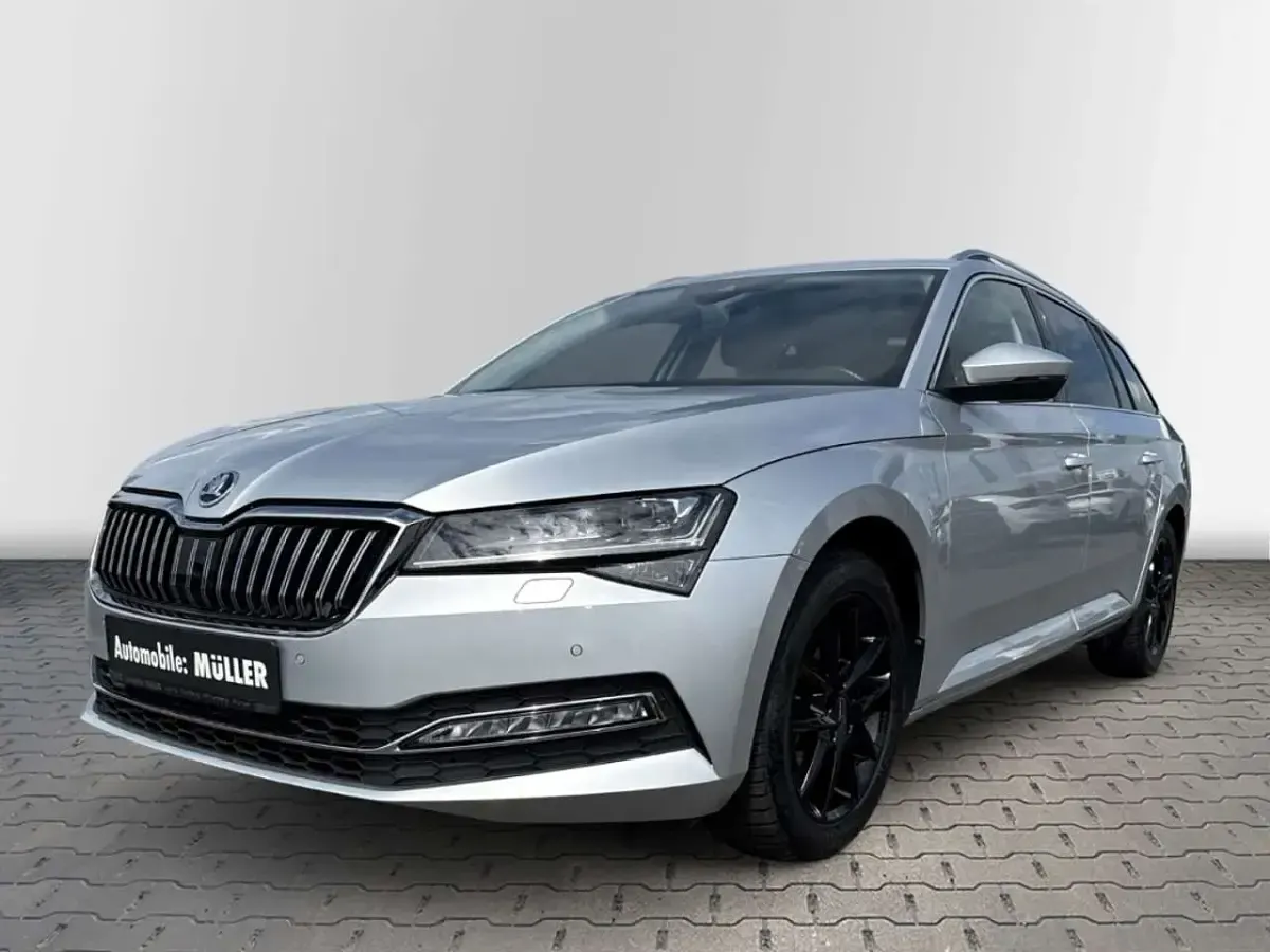 Gebraucht Skoda Superb Style 150 PS (110 kW) 2024 Silber Kombi