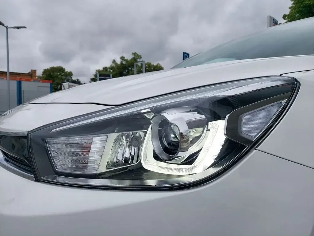 Gebraucht Kia Rio Vision 101 PS (74 kW) 2023 Weiß Limousine