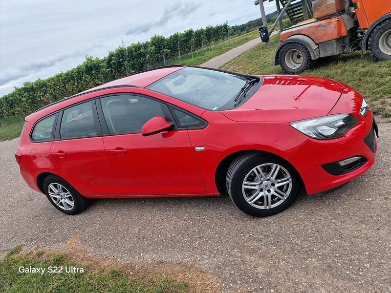 Gebraucht Opel Astra 110 PS (80 kW) 2013 Rot Kombi