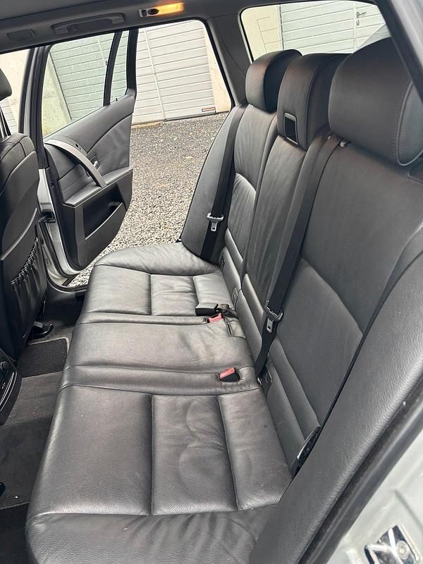 Gebraucht BMW 530 231 PS (169 kW) 2006 Silber Kombi