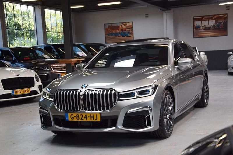 Grau Gebraucht 2019 BMW 745e M Sport Limousine | 43.800 € - Bild 1/4