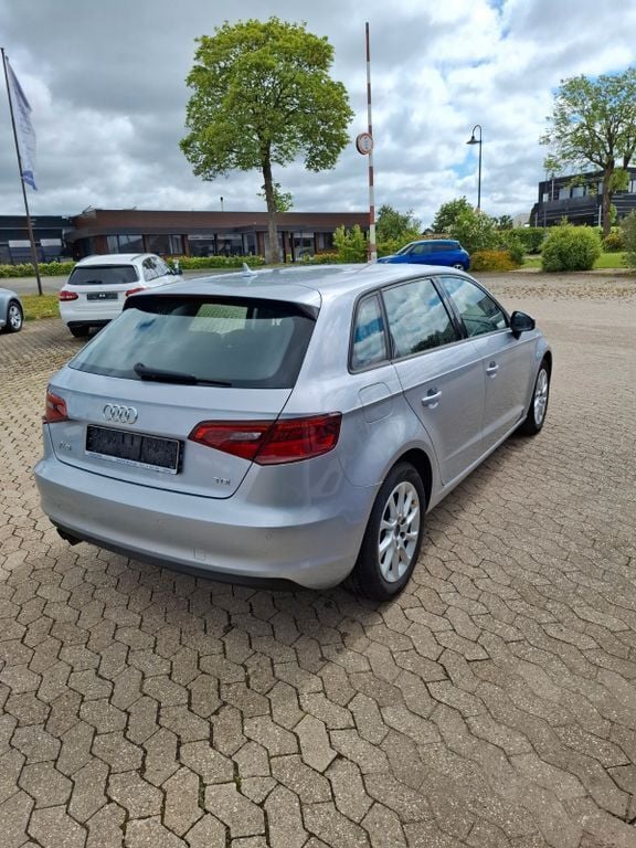 Gebraucht Audi A3 Sportback Attraction 150 PS (110 kW) 2016 Silber Kleinwagen
