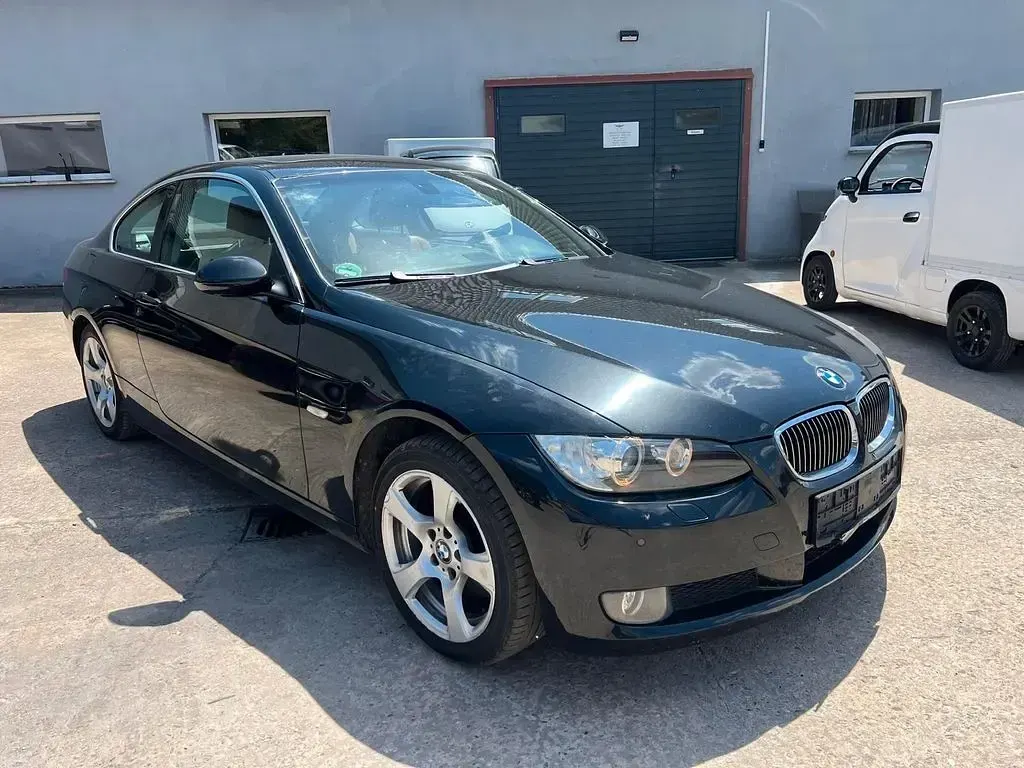Gebraucht BMW 325 Sport Line 218 PS (160 kW) 2007 Schwarz Coupé